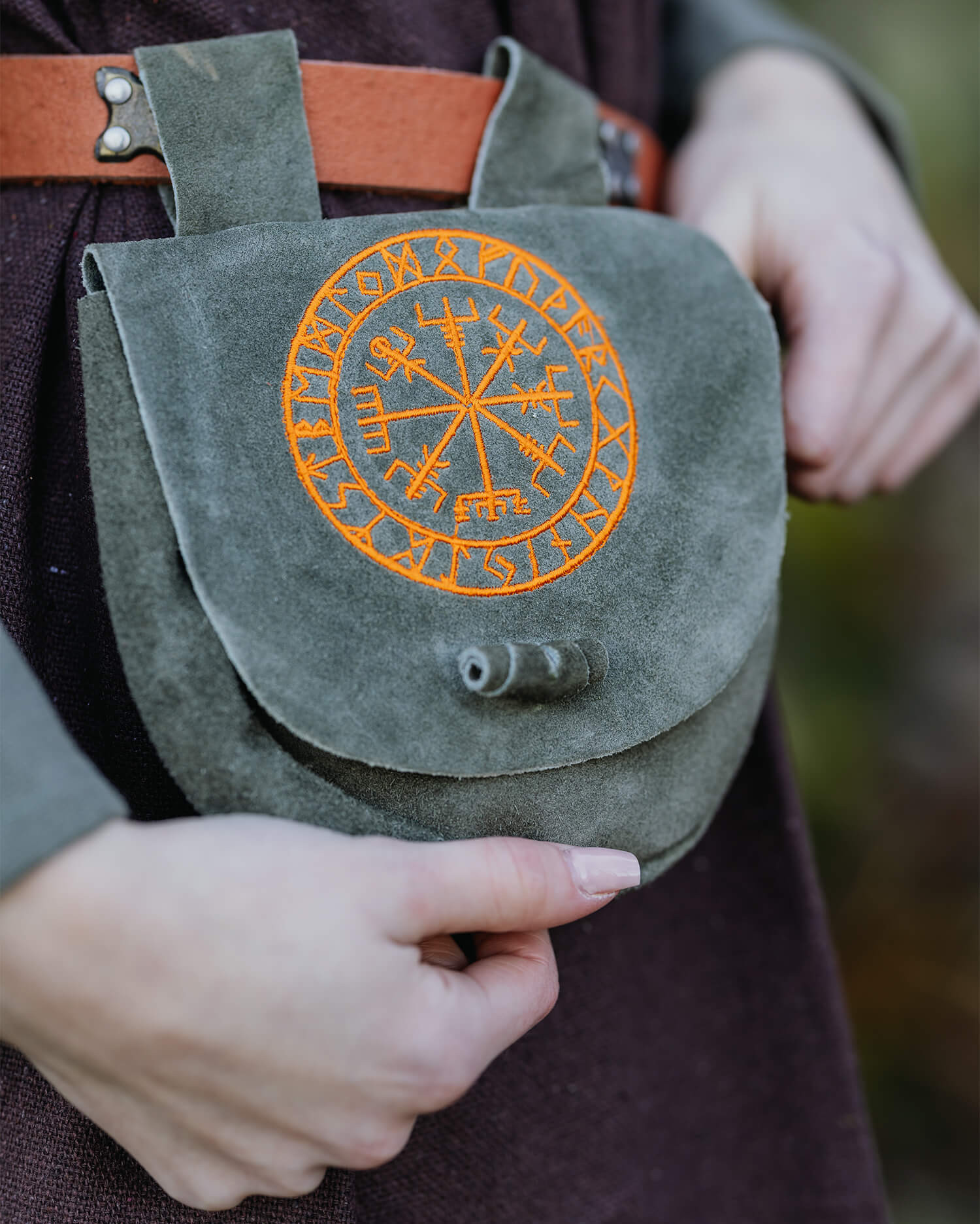 Sac à bandoulière viking en cuir modèle Ingmar, couleur verte