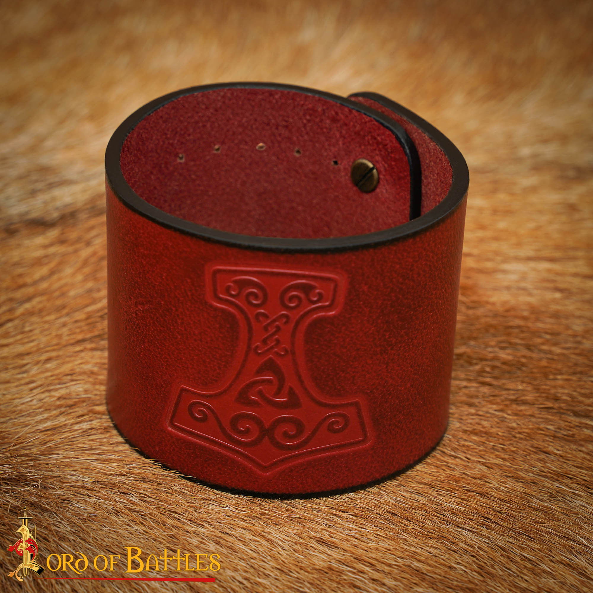 Bracelet médiéval en cuir avec relief du marteau de Thor, couleur grenat