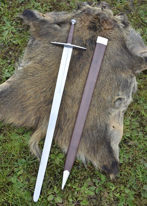 Longue épée médiévale avec fourreau, fonctionnelle