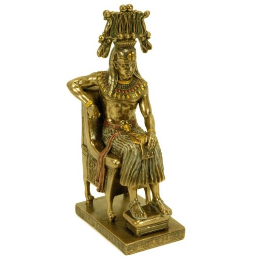 Figure pharaon égyptien sur son trône