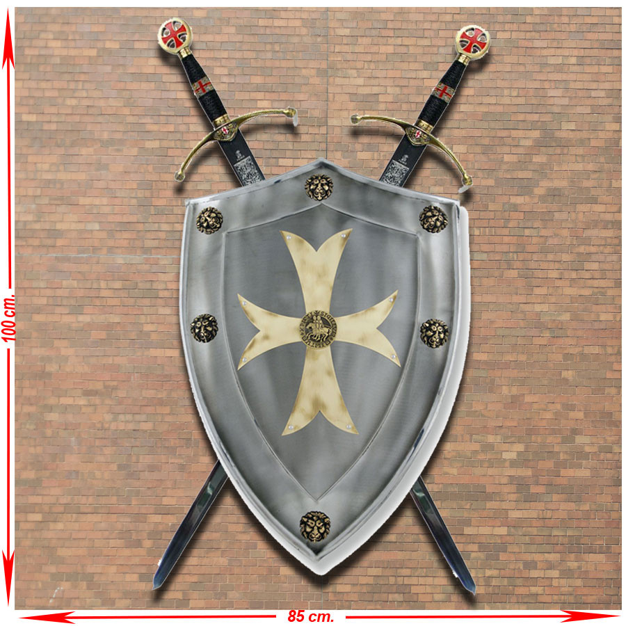 Panoplie rustique des chevaliers croisés avec bouclier et épées