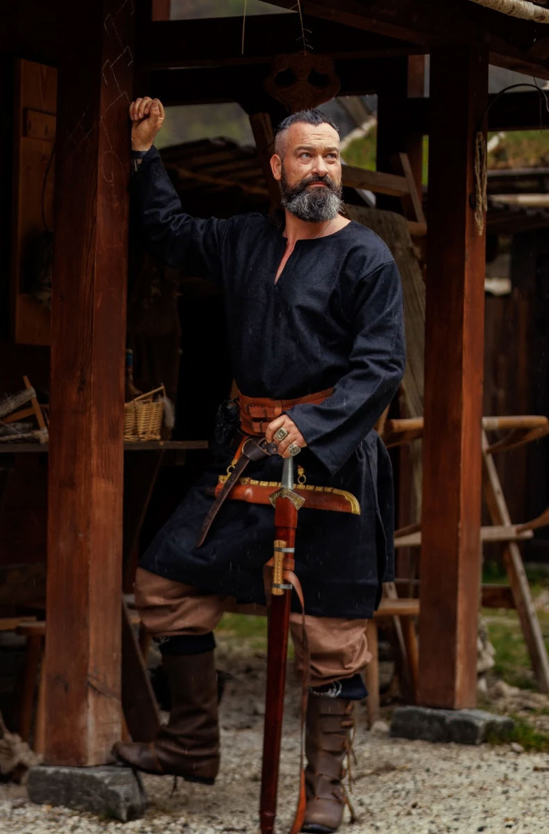 ?psc proxy image=1&product id=12443&image id=46846 - &Agrave; la d&eacute;couverte du fascinant monde des costumes m&eacute;di&eacute;vaux : histoire, style et h&eacute;ritage