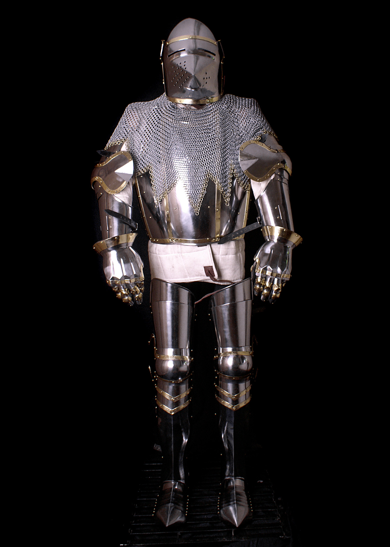 ?psc proxy image=1&product id=18377&image id=58019 - Parties d'armure médiévale : guide complet des pièces, de leur fonction et de leur évolution historique