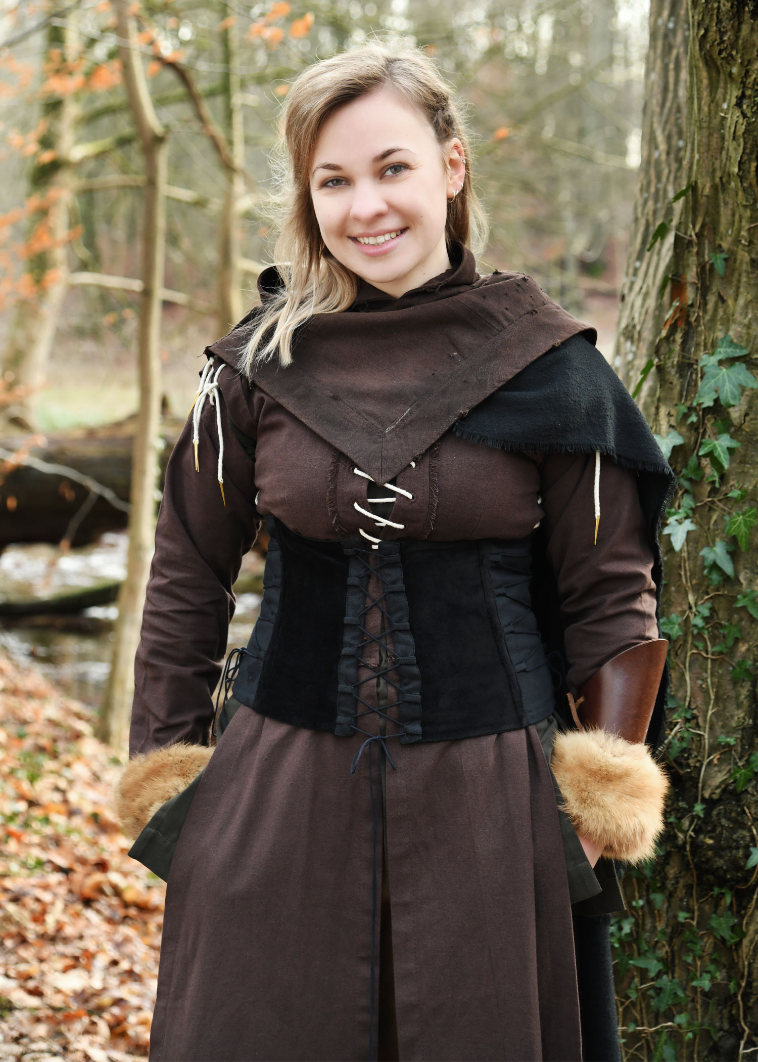 ?psc proxy image=1&product id=18637&image id=59284 - V&ecirc;tements m&eacute;di&eacute;vaux pour femmes : guide complet des styles, des tissus et de la signification sociale