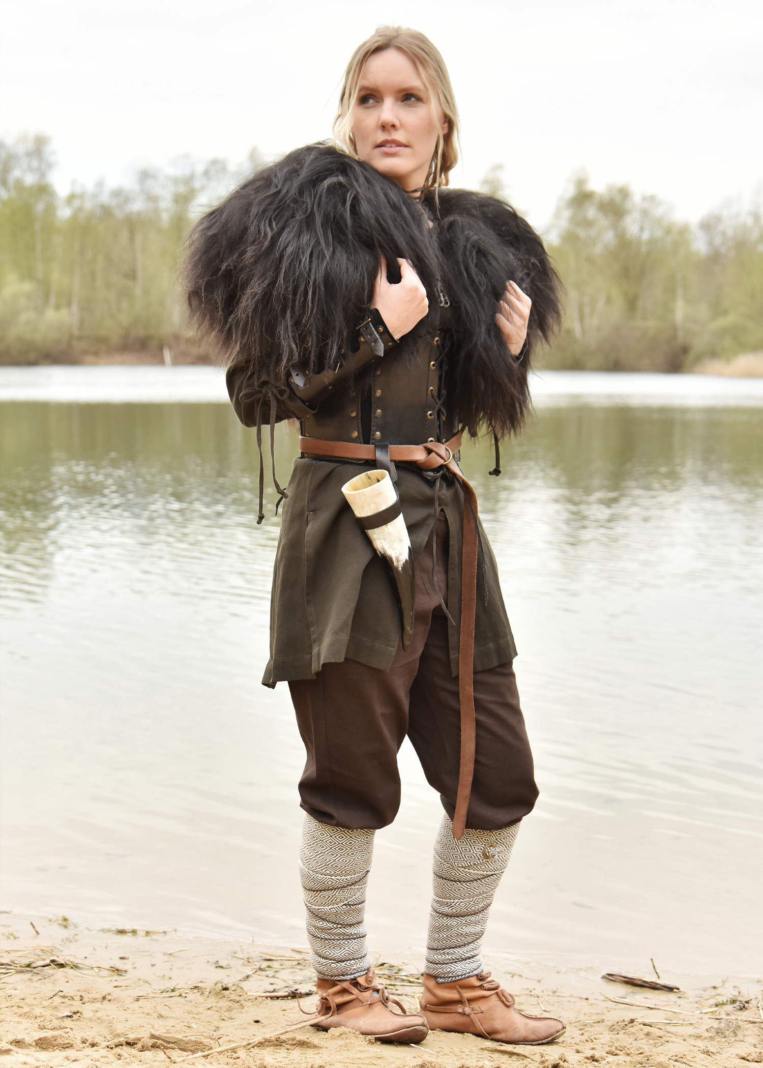 Peau de mouton nordique pour les épaules, noir