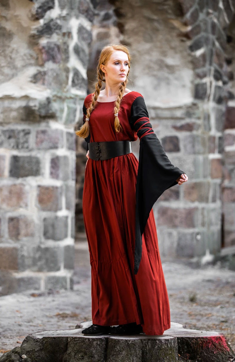 Robe médiévale rouge-noir modèle Dorell