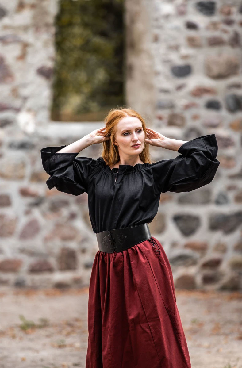 ?psc proxy image=1&product id=11065&image id=60536 - La chemise m&eacute;di&eacute;vale d&eacute;voil&eacute;e : un voyage &agrave; travers son histoire, son style et sa signification