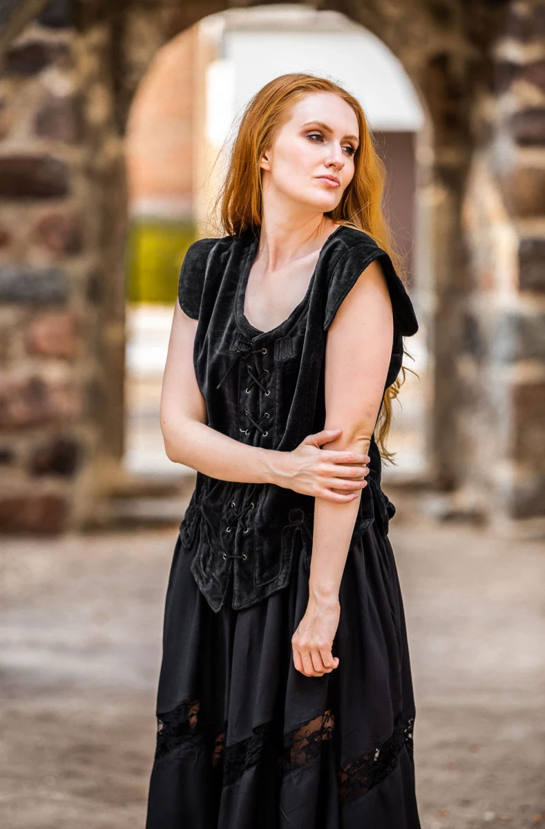 Gilet médiéval modèle Adrienne, noir