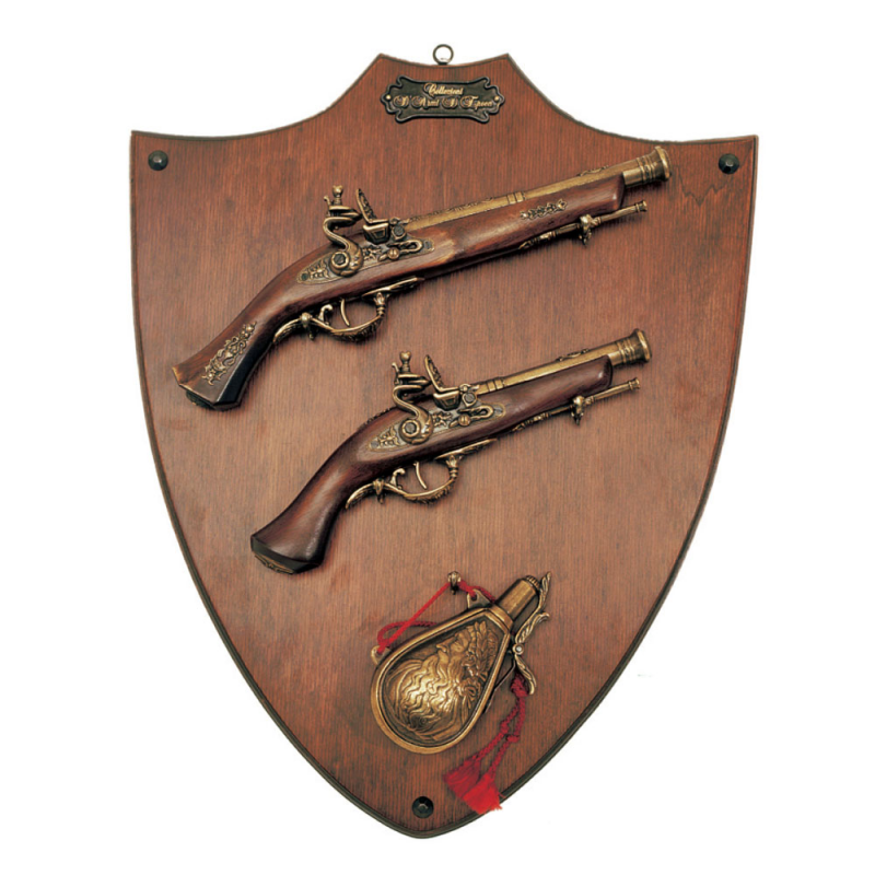 Panoplie avec 2 pistolets à silex, boîte à poudre avec table (57x47 cm.)