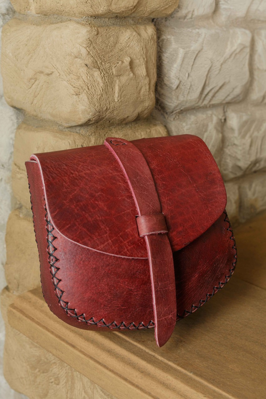 Sac Luis médiéval, type sac banane en Bordeaux (22x23 cm.)