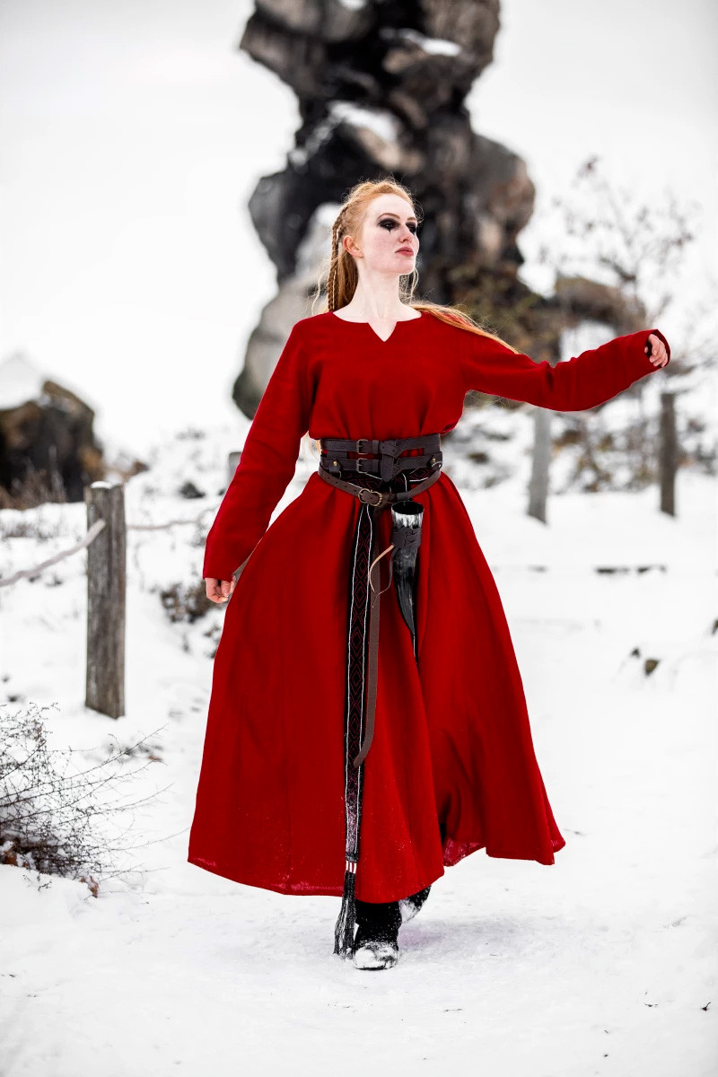 Robe en lin viking modèle Anna, rouge