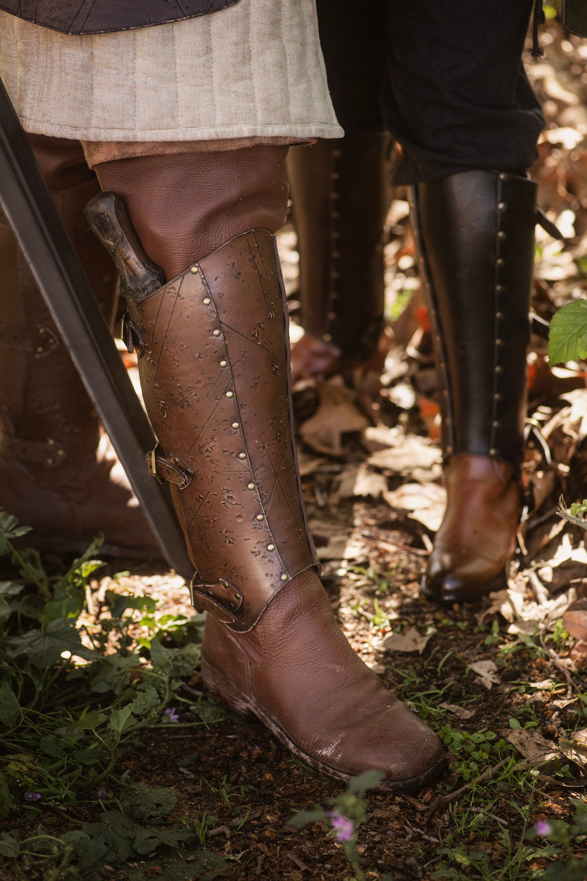 ?psc proxy image=1&product id=28629&image id=94043 - Grèves Grecques, Romaines, Vikings et Médiévales : L'Évolution de la Protection des Jambes