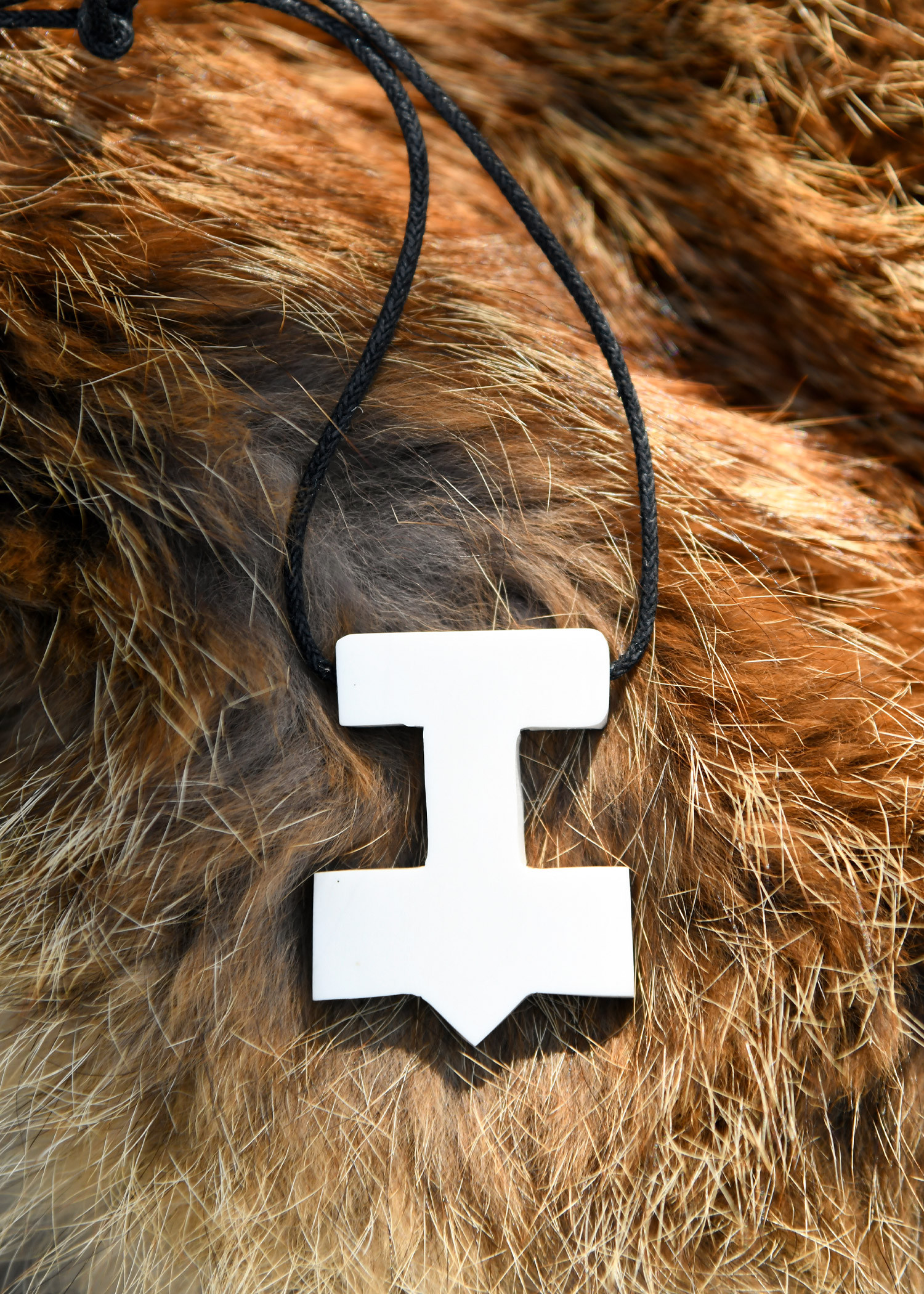 Pendentif Marteau de Thor en os