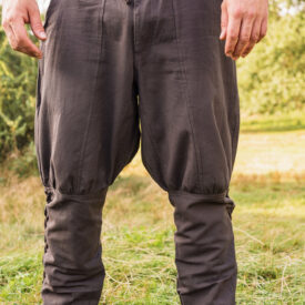 pantalons vikings mode et fonctionnalite de lere nordique 275x275 - Le Monde Fascinant des Robes Médiévales pour Femmes : Un Voyage à Travers le Temps et la Société