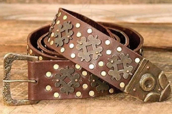 ceinturons historiques plus quun accessoire un symbole de pouvoir et de culture - Ceinturons historiques : Plus qu'un accessoire, un symbole de pouvoir et de culture