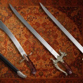les 4 epees arabes essentielles cimeterre alfange kabyle et jineta 275x275 - Sabres c&eacute;l&egrave;bres : guide &eacute;pique de mod&egrave;les historiques, l&eacute;gendes et r&eacute;pliques