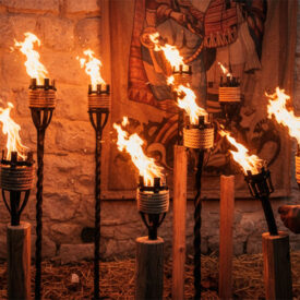 les meilleures torches medievales en fer forge artisanal pour evenements historiques 275x275 - Broches et fibules m&eacute;di&eacute;vales : histoire, typologie et la signification derri&egrave;re le m&eacute;tal